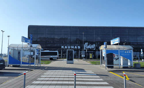 Parkavimas Kauno oro uoste (KUN) – parkavimo aikštelė šalia terminalo