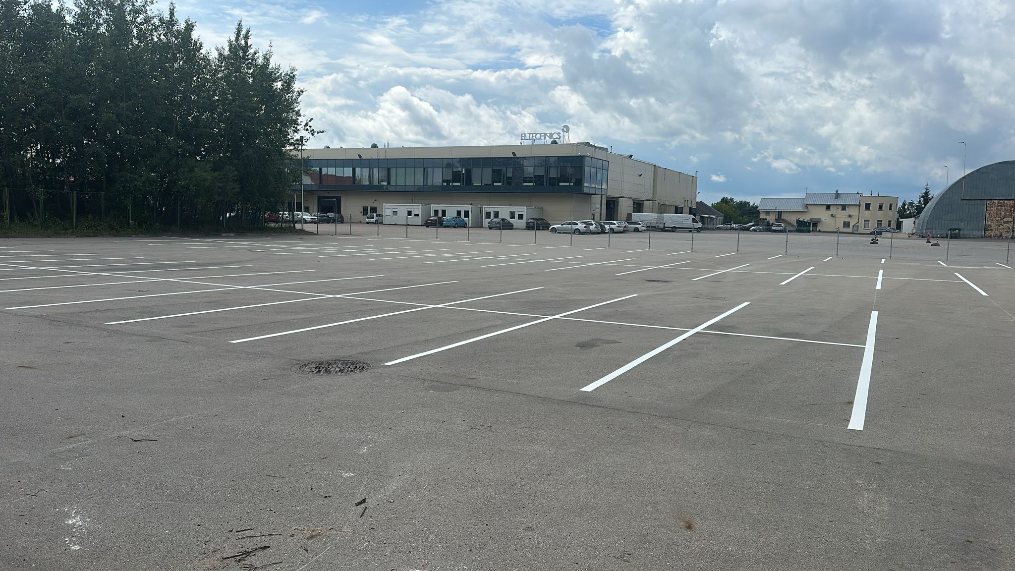 Parkavimas Kauno oro uostas (KUN) - P4 uniPark aikštelė šalia terminalo