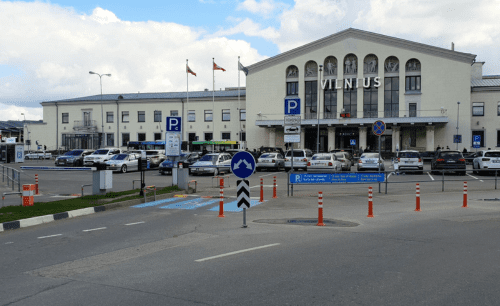 Parkavimas Vilniaus oro uoste (VNO) – PC uniPark trumpalaikio parkavimo aikštelė šalia terminalo