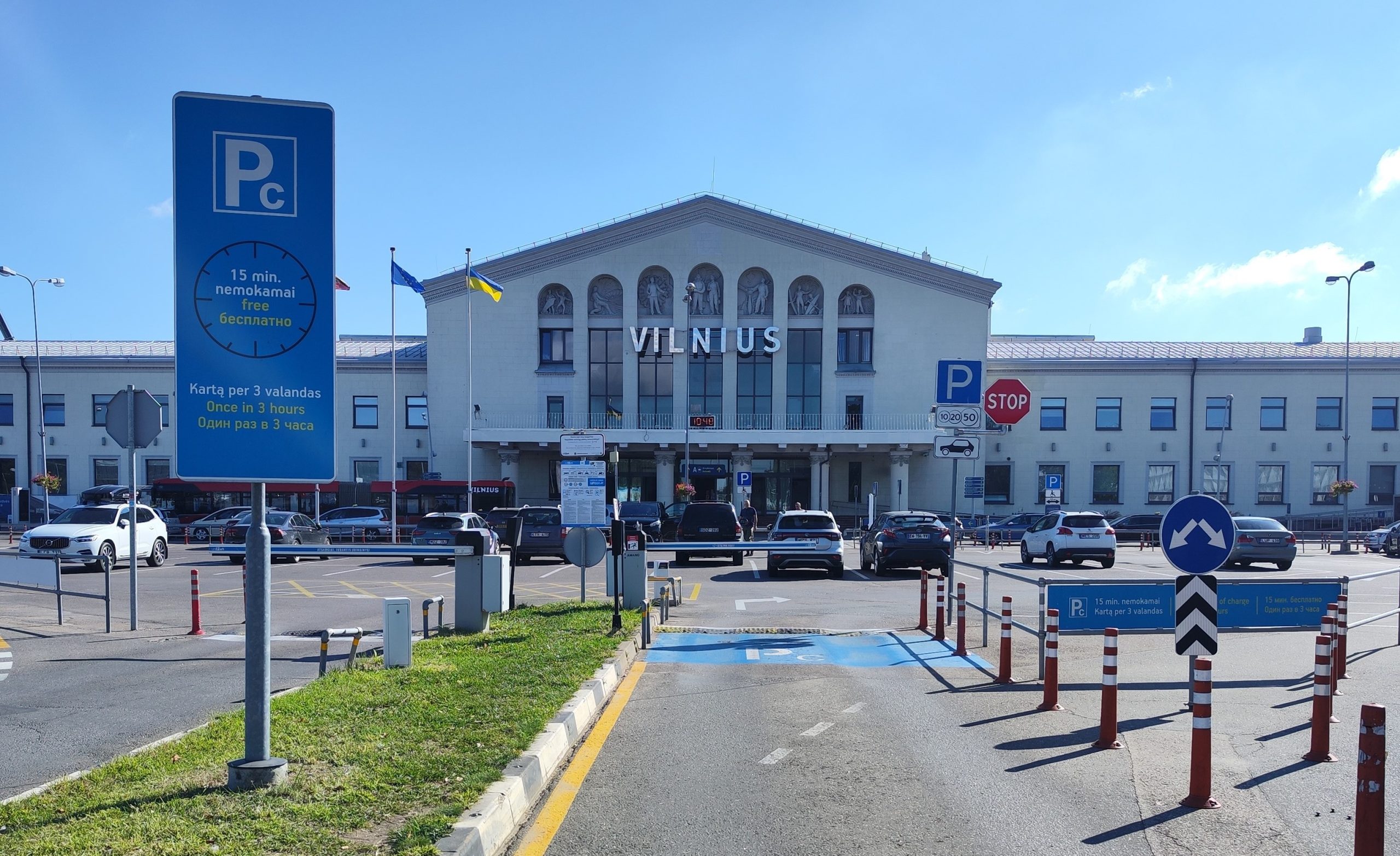 Parkavimas Vilniaus oro uoste (VNO) – PC uniPark aikštelė šalia terminalo